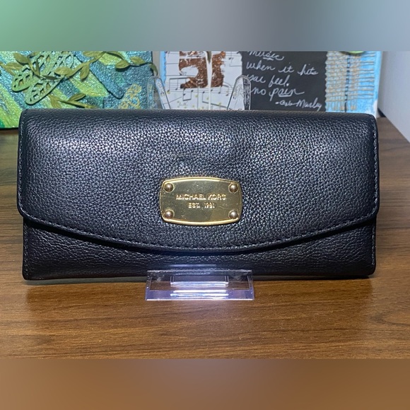 Michael Kors NWOT Slim Flap Black Leather Wallet Clutch With Gold Hardware - Picture 1 of 11